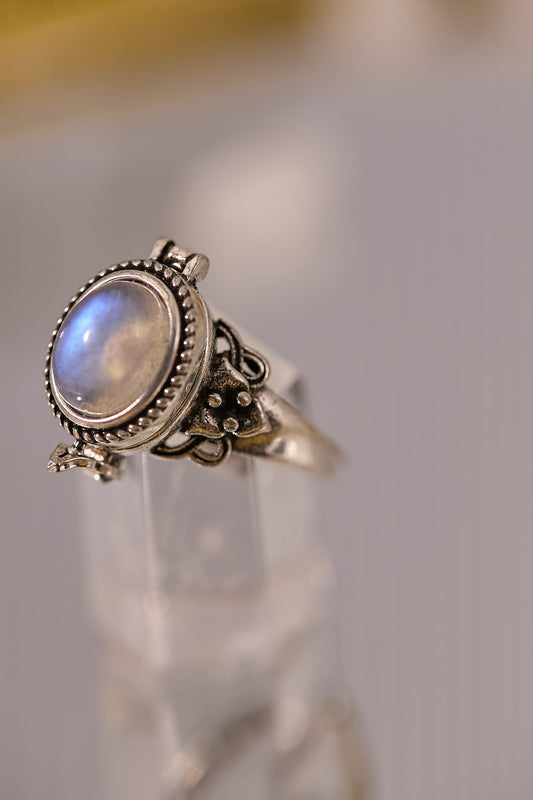 R071-灰月光大蛋面盒子戒指