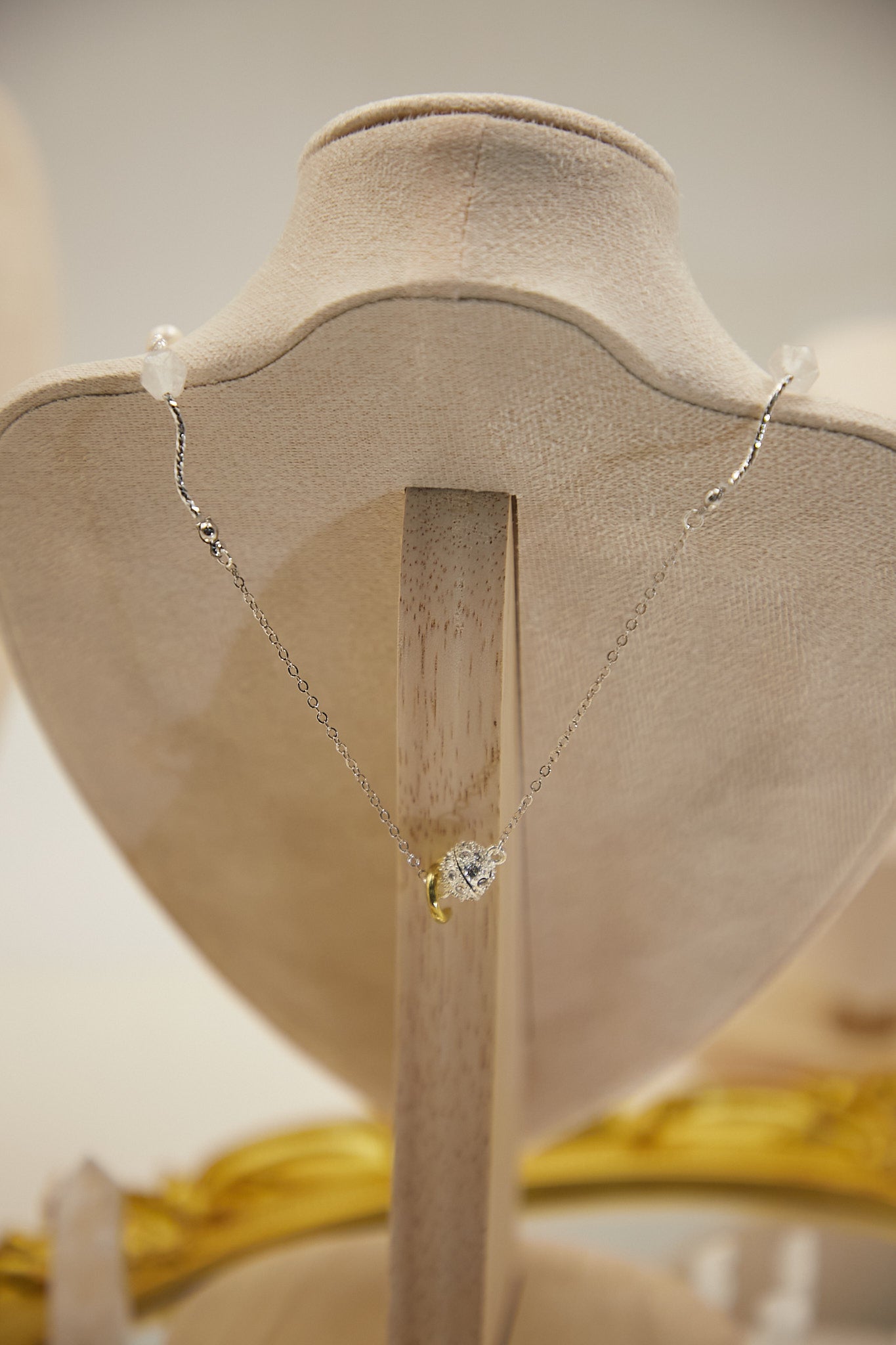 N002-White Ghost・White Crystal・Freshwater Pearl-Magnetic Choker