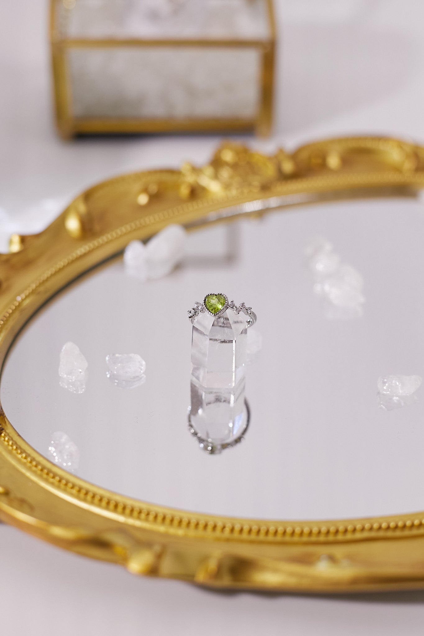 R042-Peridot heart-shaped open ring