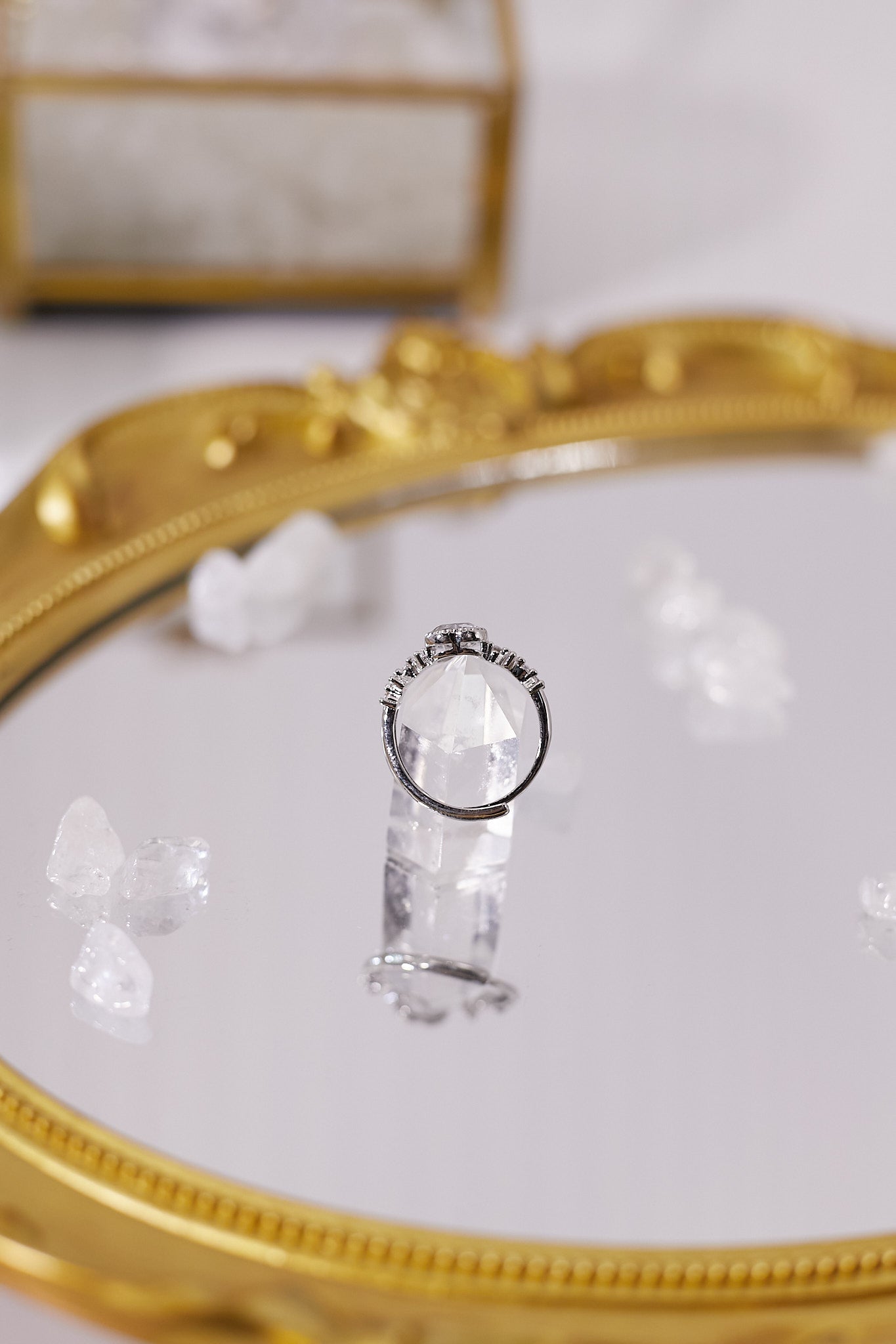 R043-White crystal heart-shaped open ring