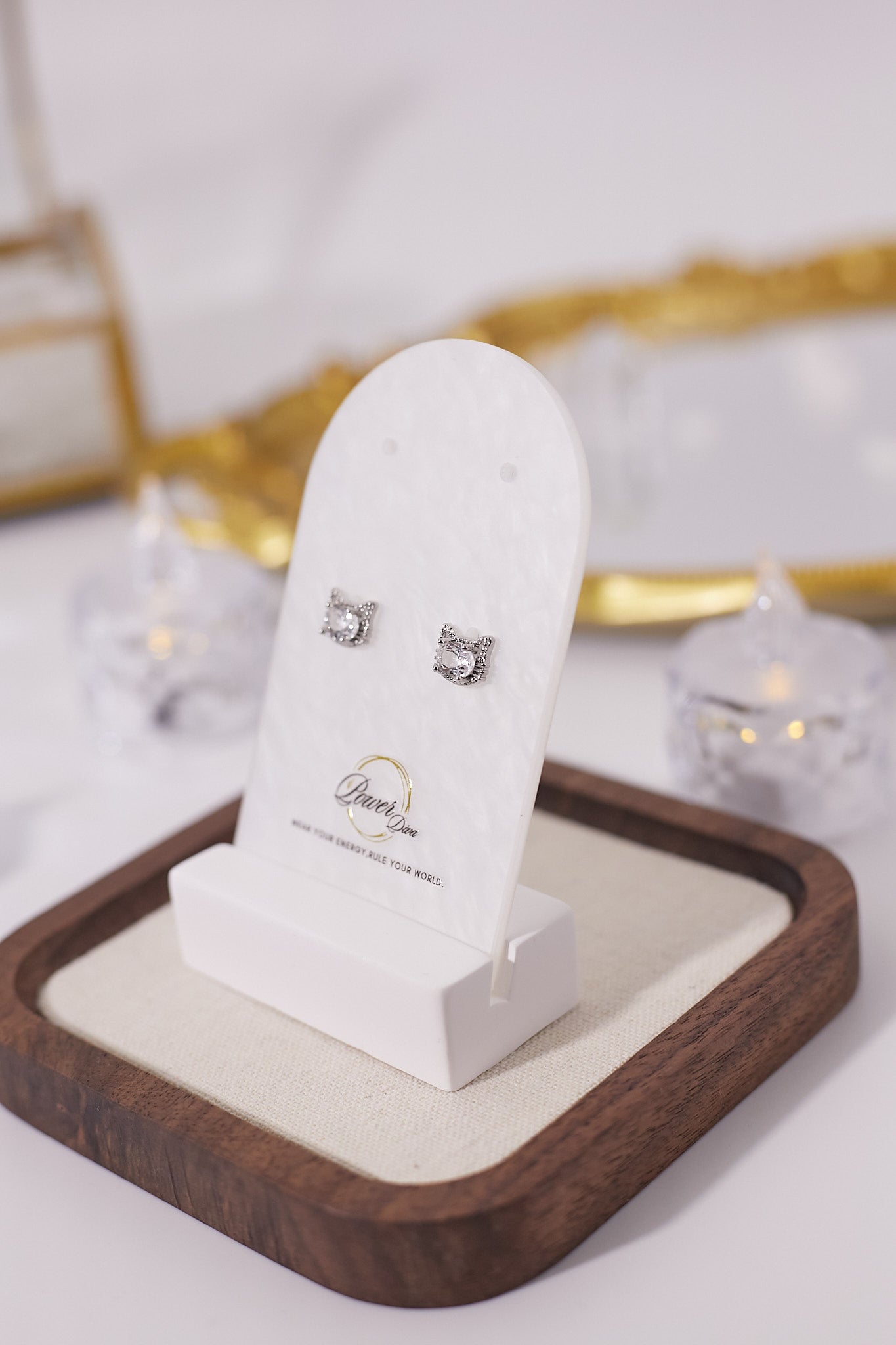 E033-White crystal cat earrings
