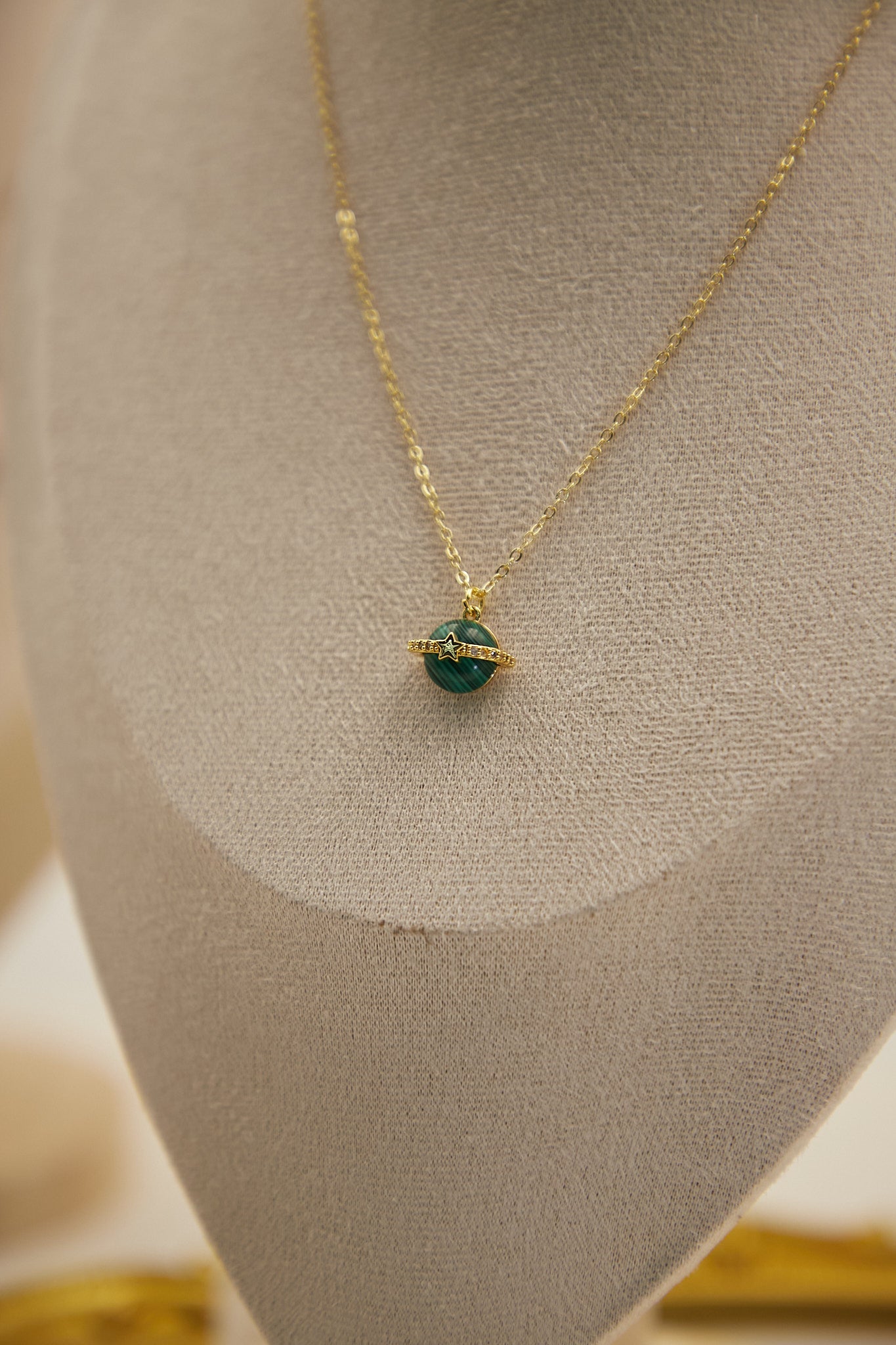 N025-Malachite Planet Pendant with Magnetic Necklace (Gold)
