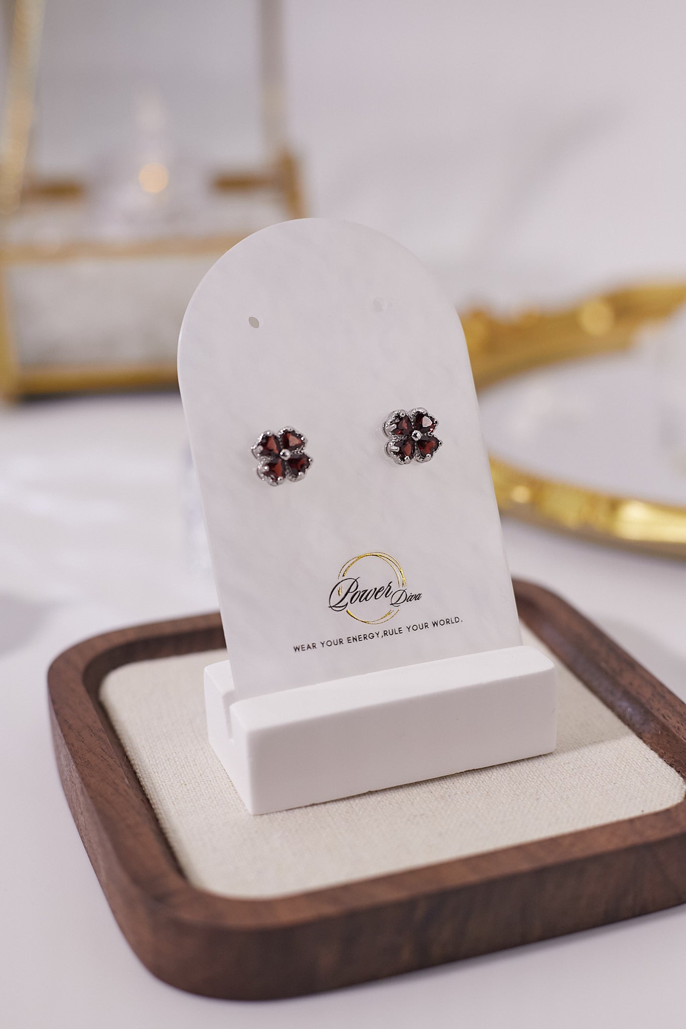 E053-Garnet four-leaf clover earrings