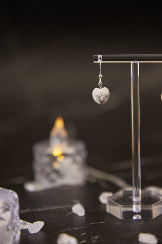 E020-White turquoise heart earrings