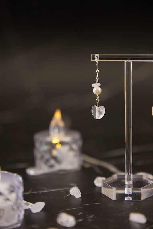 E021-White crystal. Baroque pearl ear hooks