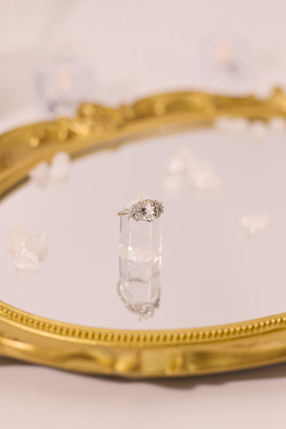 R048-White crystal egg-shaped S925 open ring