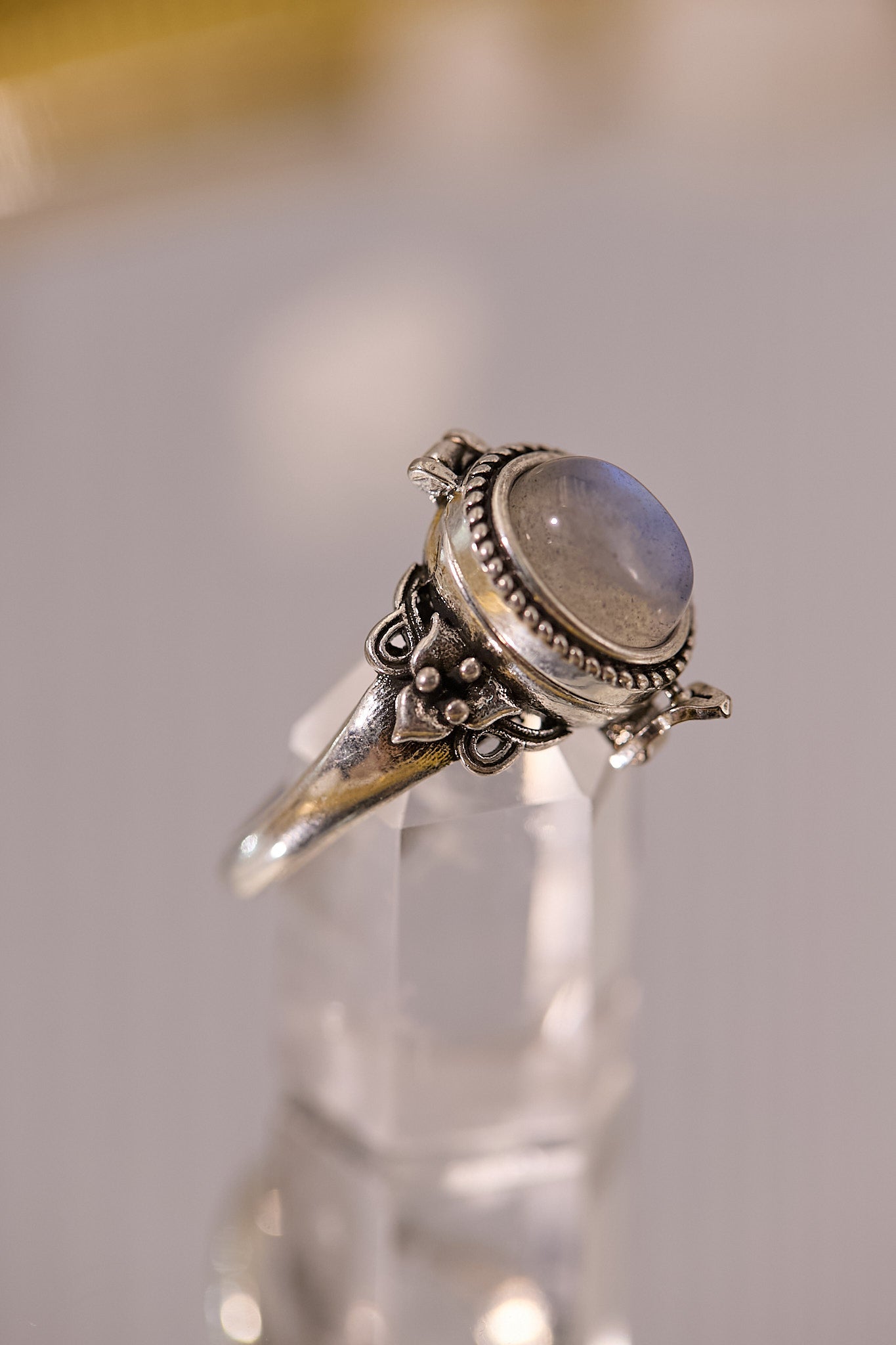 R071-灰月光大蛋面盒子戒指