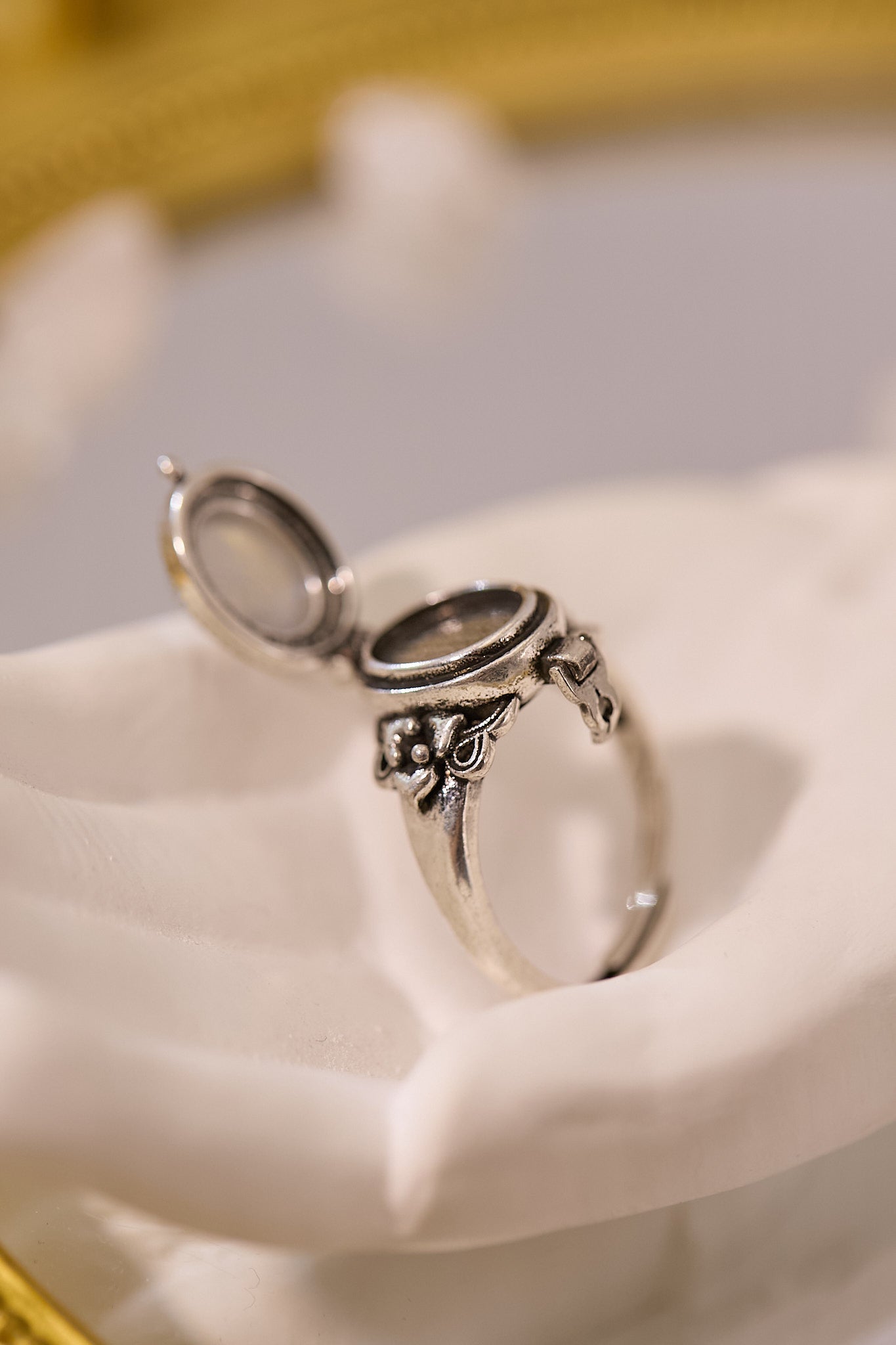 R071-灰月光大蛋面盒子戒指