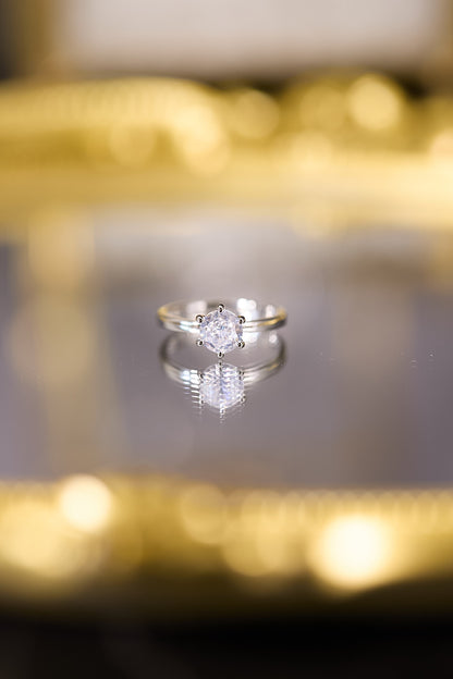 R101-1卡六爪莫桑鑽純銀鍍18K白金開口戒指 (Copy)