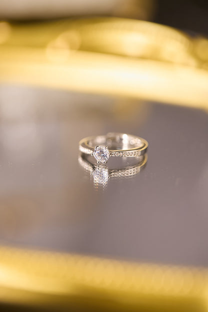 R104-50份六爪莫桑鑽銀鍍鉑金開口戒指