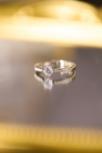 R104-50份六爪莫桑鑽銀鍍鉑金開口戒指