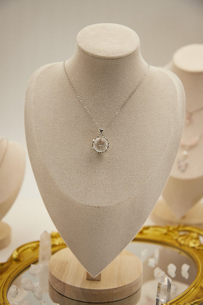 N007-White Asai simple magnetic necklace