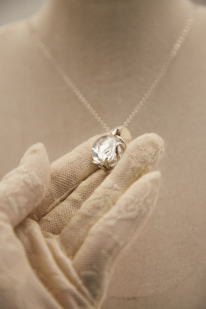 N007-White Asai simple magnetic necklace