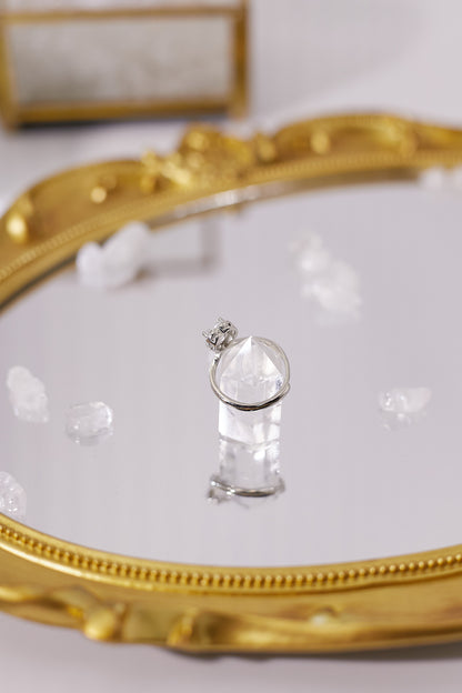 R039-White crystal heart-shaped open ring