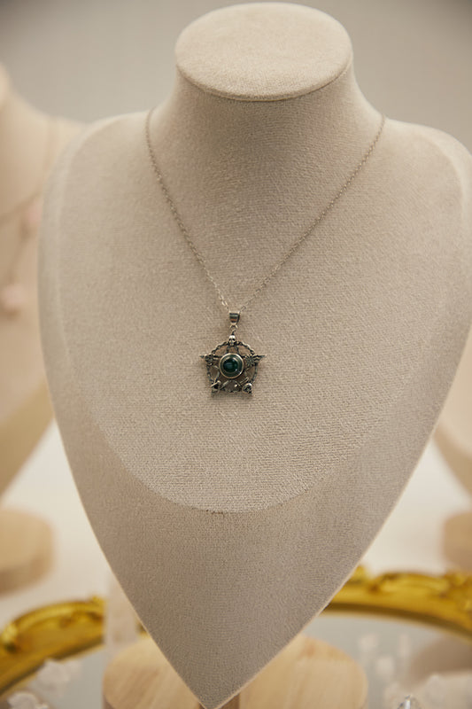 N010-Malachite five-pointed star pendant with magnetic necklace