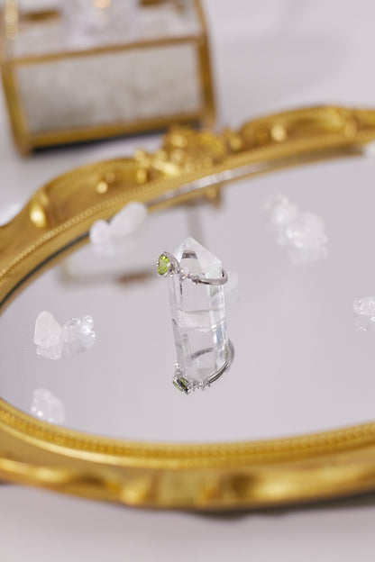 R042-Peridot heart-shaped open ring