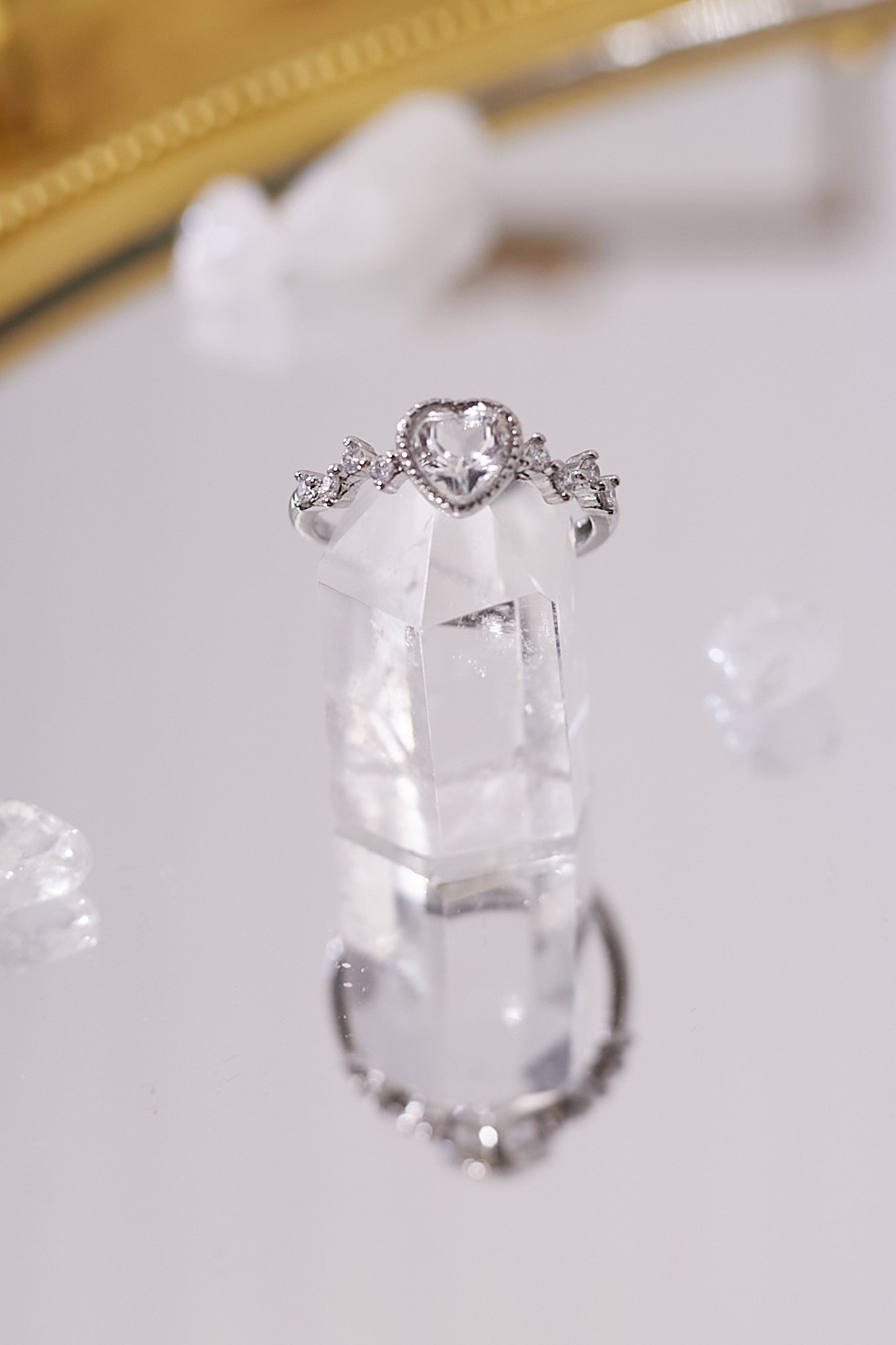 R043-White crystal heart-shaped open ring