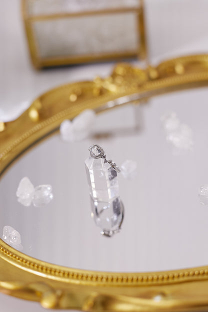 R043-White crystal heart-shaped open ring