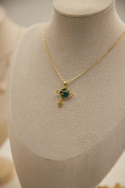 N022-Mother-of-pearl pendant with magnetic necklace (gold)