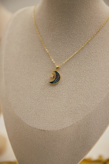 N023-Mother-of-pearl moon pendant with magnetic necklace (gold)