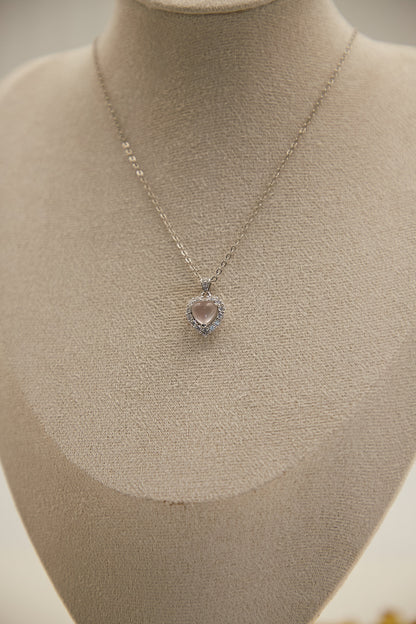 N026-Pink quartz heart-shaped pendant with magnetic necklace