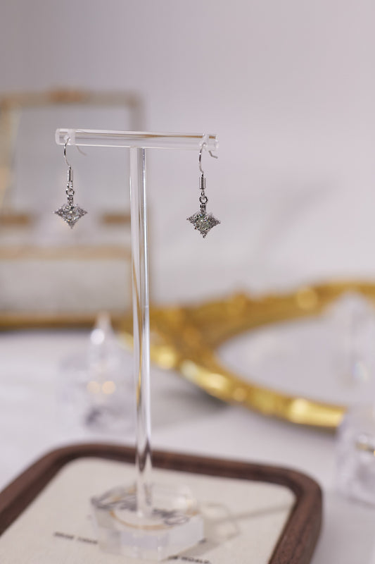 E066-Moissanite star ear hook