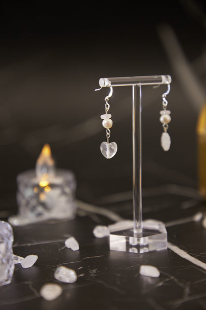 E021-White crystal. Baroque pearl ear hooks